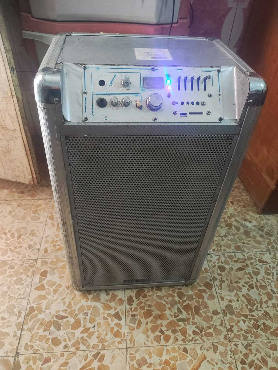 هذني كاملات وشغالات نضاف شرط لشغل
سماعات سود سعرهن 150 و بيهن مجال
سماعات رصاصي 100 قفل المكان لامن داخلي


**إذا كنت صاحب هذا الإعلان وتريد حذفه لأي سبب، رجاءا أرسل رسالة إلى الدعم الفني**