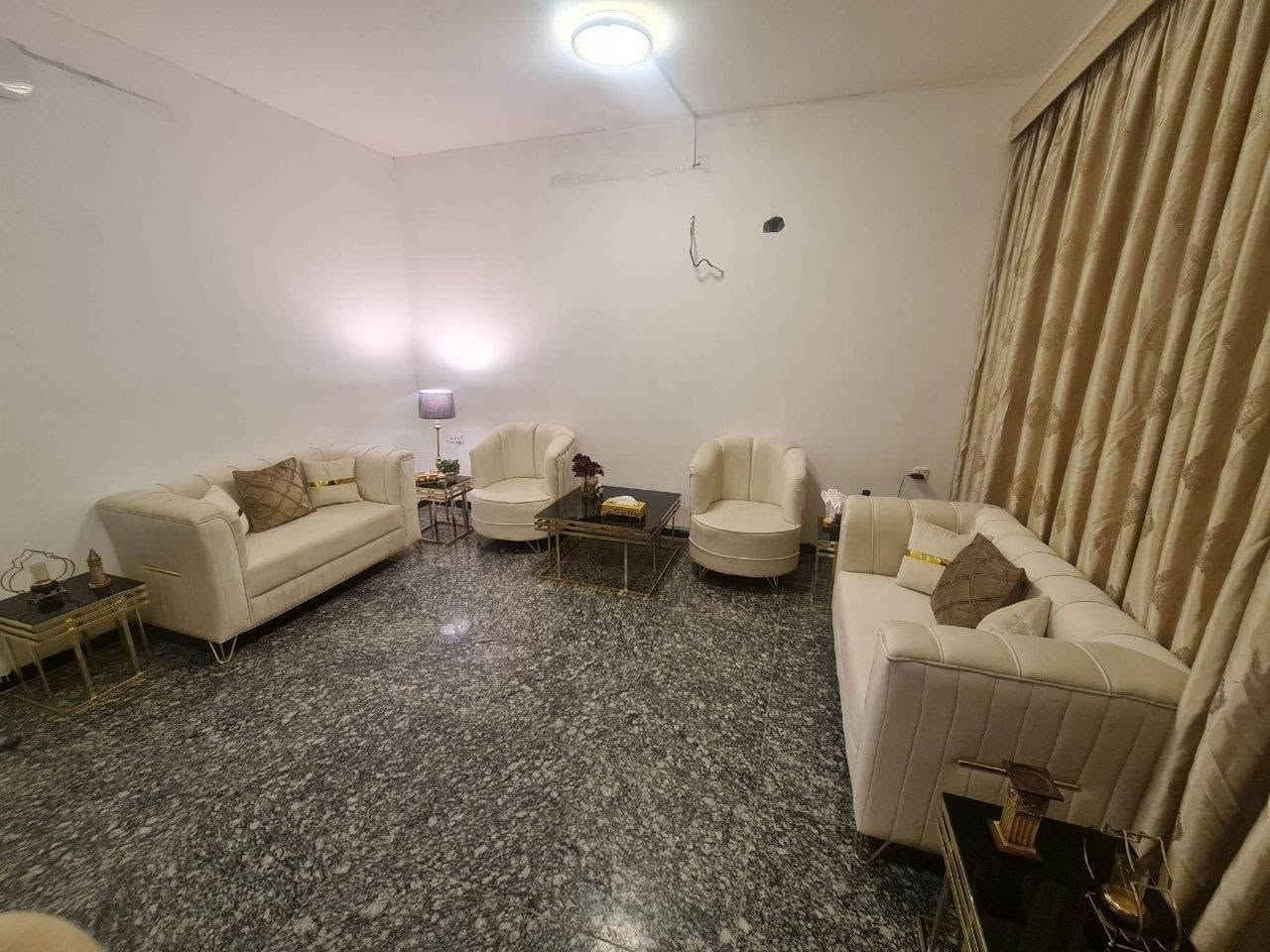 أنتبااااه إلى لأسعار
ال١٠ مقعد   700
ال٨ مقعد  600
ال٧مقعد 550
ال٥مقعد  450
توصيل داخل بغداد  مجانا 

والي يريد سعرها 50طبله قياس 40/40

صنع مشتركي تركي والتجميع عراقي  
أحدث التصاميم الفنية 
🖍الشغل حسب طلبكم من ناحية اختياركم الالوان وعدد المقاعد 
⭕️مواصفات العمل 
♦️اسفنج ضغط عالي مميز اول 
⭕️ الخشب المقعد بلوك  اضافه الى  (چام) روسي 
♦️انج في انجين *لجميع انحاء وزوايه  التخم 

⭕️القماش
♦️درجه اولى جاكور 
🔻وتربروف   و كتان اضافه 50

❇️قياسات القنفات ❇️
210سم  القنفه الكبيرة ام ثلاث مقاعد 
150 سم القنفه الوسط ام مقعدين 
75 سم  الكرسي. 
🌹🌹🌹🌹
جميع الالوان متوفره
توصيل مجاني داخل بغداد

يتوفر جميع الالوان 
لا تدفع المبلغ اذا  اجاك يختلف عن الصوره

التوصيل بغداد خلال ثلاث ايام  
للحجز ارسل
الصورة 
والاسم 
ورقمين موبايل 
والعنوان
على الخاص
🩷🩷🩷


**إذا كنت صاحب هذا الإعلان وتريد حذفه لأي سبب، رجاءا أرسل رسالة إلى الدعم الفني**