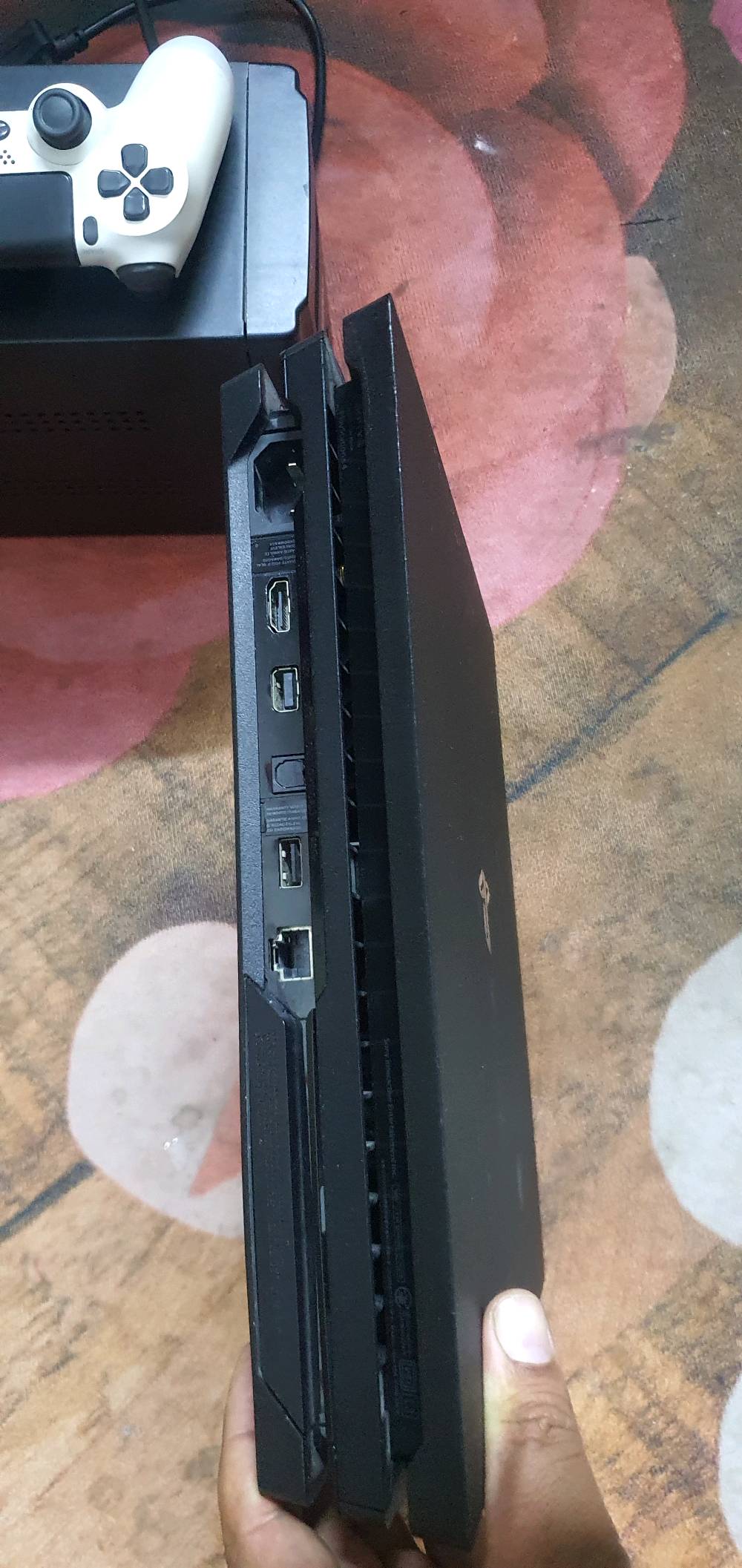 السلام عليكم 
للبيع PS4 pro  مهكر نضام 11.00 مستقر وراقي 
ذاكرة 1 تيرا نضيف بشكل ومداخل تصليح
وياه هارد خارجي توشيبا  512G

UBS 3000  ريزن اونلاين وشاشة يطلع معلومات 
الشحن والحمل ويتحول صامت وهواي اعدادات بيه
معادل فولتية يرفع وينزل ٢٢٠ v
2 يدات اصلية وياه

عنواني بغداد واكو توصيل داخل بغداد فقط 
باقي تفاصيل خاص واكو وتساب 
***********