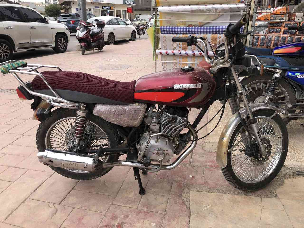 ⭕️دراجة سافين للبيع⭕️
موديل 2018
خمسه كير سلف وكهرباء ولايت كلها شغاله
مكينه مابيها صوت ولا تنزل دهن 
تواير عدله مسطره ع الشارع 
عزم ماشاء الله عليه طلقه ع الشارع
منفيس الأصلي بشرط
بي الكير الثالث مايشتغل 
بسعرر 270 الف 
مكان اربيل طيراوه 
للتواصل ***********
