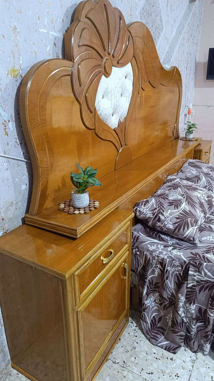 غرفه تسكام صاج داخل وخارج ام السته طابقين ظهر جرجوبه نظيفة كلش سقف وقاعده بلوك مكاني محاويل للاتصال ع الرقم ***********
