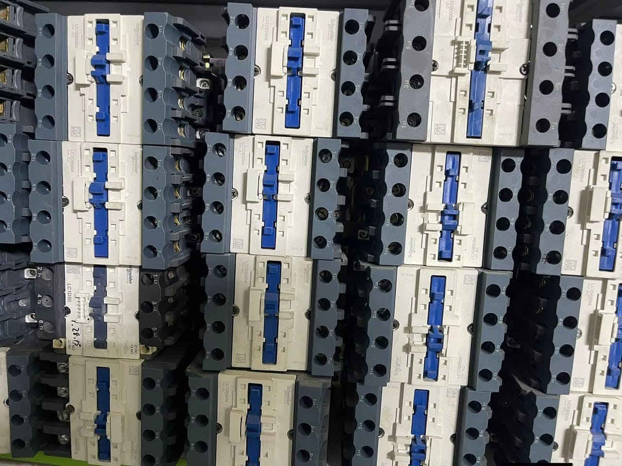 بسم الله الرحمن الرحيم
السلام عليكم ورحمت الله وبركاته 
تم توفير لكم كل ماتحتاجون بأسعار خياليه 👍👍
جداً جداجدا جداً ماعليك سواه الاتصال📞يتوفر. جنج اوفر. + سيكوميك + هفص. 
جميع. الامبير. 160+250+400+630 
كونتكترات شنايدر ✅💹و🅰️🅱️🅱️💯مضمونه 
مع كل قطعه ضمان ١سنه. حقيق وصل. اكوناكترات 
قواطع بوردات جوزات فيز فلرات تايمرات حساسات 
تجهيز بوردات علا إيدي مختصه. 👷‍♂️🧑‍💻اسعار ماتلكوها باي مكان بعراق اتصل. 📞
*********** ⌨️
