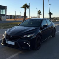 كامري SE • أسود • ٦٥٠٠٠ ميل