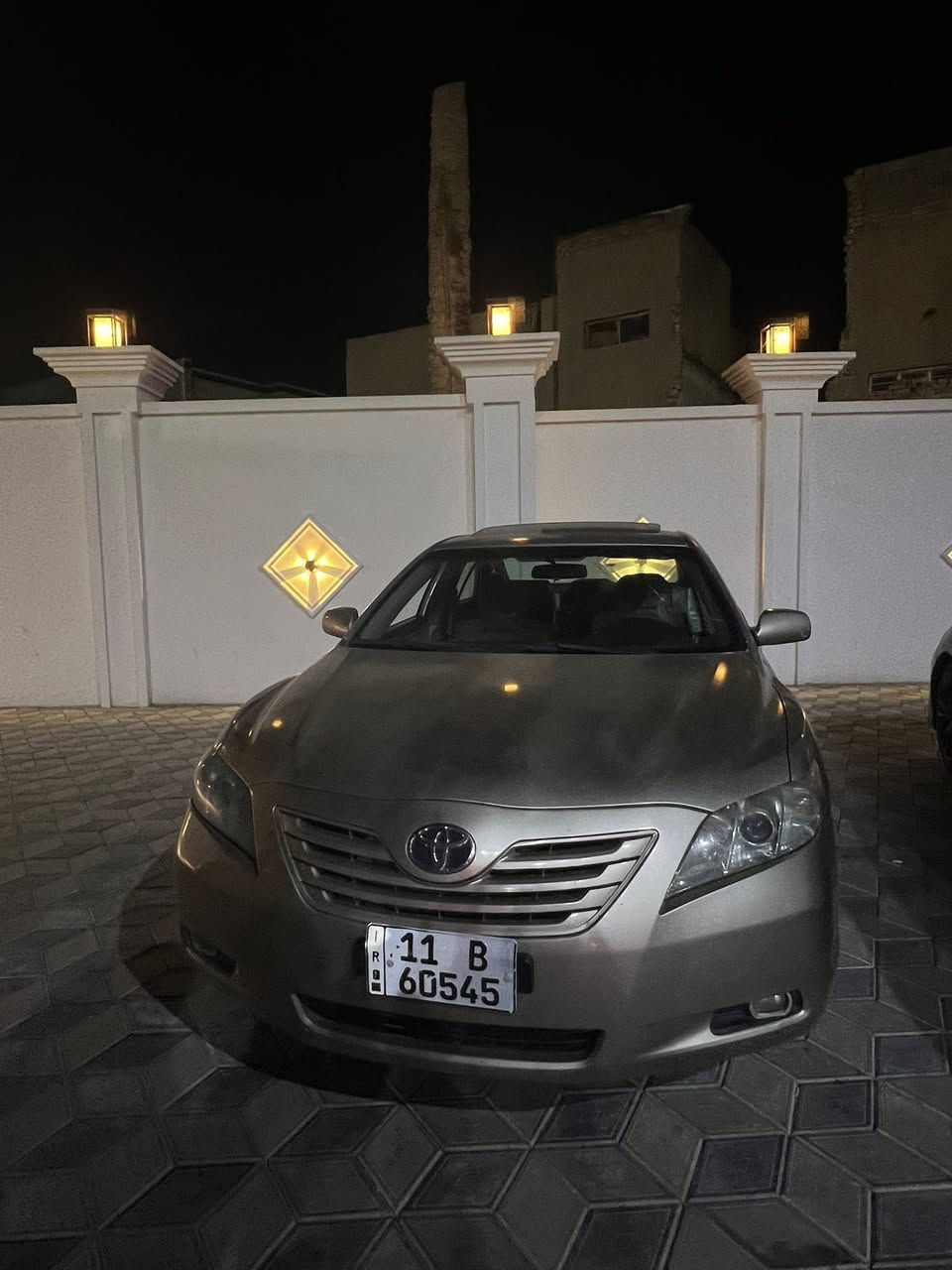 سلام عليكم كامري 2007 وارد امريكي 4سلندر le ماشي 169كير ومكينه خير من الله تبريد ثلج نظيفه نصبتها حلوه كلشي بيها بلادي السياره النقص الوحيد الي بيها فقط تدفئه سلايد بيها السياره مصبوغه حزام مصفره غرامات سنويتها بسمي تايرات نظاف بطارية جديدة السعر 88 مكاني بغداد الغزالية 
***********
