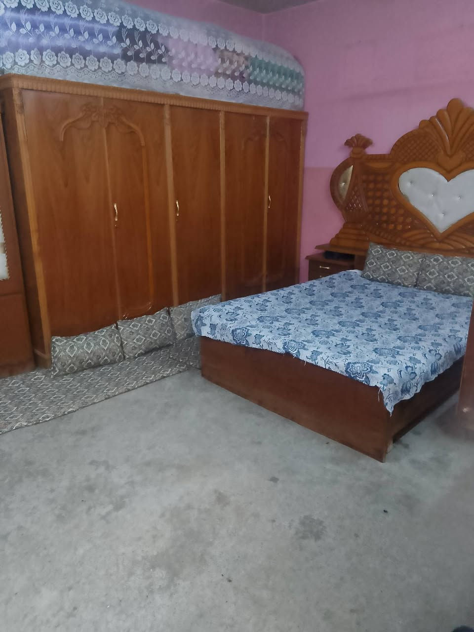 دار للبيع 
الجانب الايمن 
الزنجيلي 
طابقين 
3 غرف حبطابق الأول الارضي 
1 غرفة طابق ثاني
المساحة 200 
التواصل على الخاص 
الاتصال بالرقم ***********
