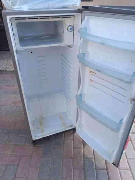 ثلاجه للبيع صناعه هندي نضيفه وشغاله وماطور وغاز جديد للإستفسار اتصل *********** كربلاء
