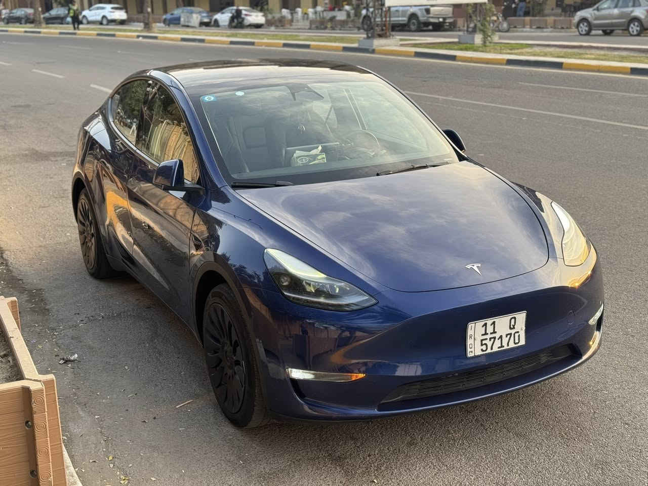 السلام عليكم للبيع بسعر مناسب تسلا مودل Y موديل 2023 دبل ماطور لونك رينج اون لاين اخر تحديث ومربوطة ع تطبيق  مواصفات التسلا المعروفة حادثهة جاملغ خلفي بدون دواخل ايرباك بردة فقط ماشية 70 الف كيلو عمر البطارية 95‎%‎ سيارة جديدة رقم بغداد  الجديد حرة وباسمي  تحويل ثاني يوم واي نقص مابيه السعر 205 ورقة وبي مجال حك العملة مكان السيارة شقق الصالحيه او شارع حيفا للاتصال *********** مصطفى
