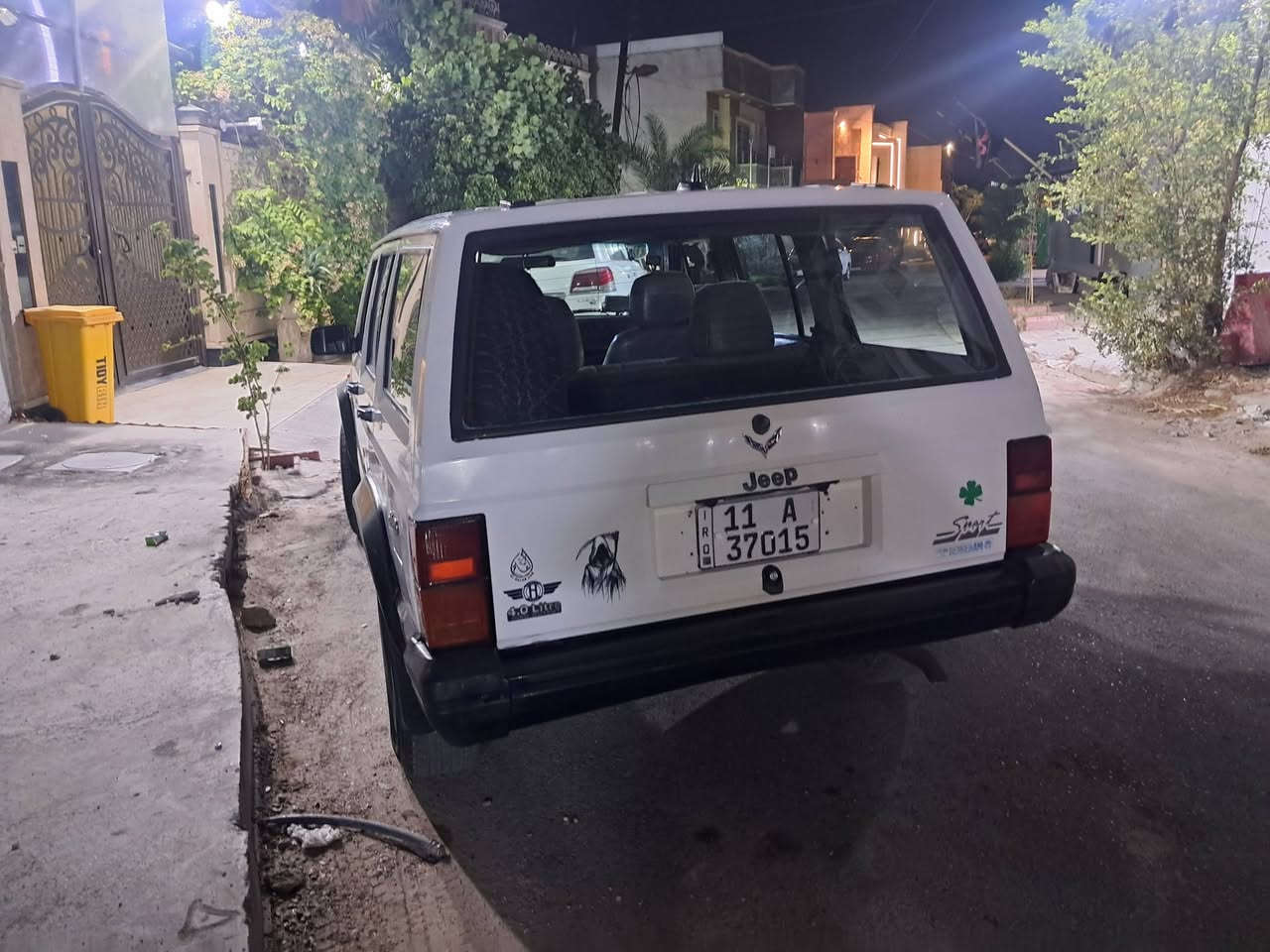سلام عليكم من رخيصة الادمن عندي جيب شيروكي شخاطه موديل ٩٦ محرك وكير بلاد ٦سلندر تبريد عاطل تخم تاير جديد حدادياتها جاهزه كهربائياتها شغاله سنتر لوك ريمونت رقم بغداد دولي بسمي مكاني بغداد رقمي ***********
