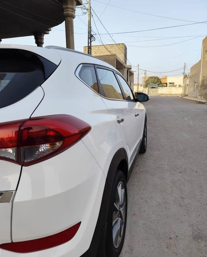 توسان 2018 خليجي رقم بغداد باسم كير ومكينه كفاله ماشيه 84 تبريد ثلج الداخل جديد حدادية جيده جدا السياره جديده  بيها بارد بسيط بالبنيد والعلامه الخلفيه سونارها موجود بالصور السعر  165 مكانها بغداد  المشتل للاستفسار اتصل  واتساب موجود  ***********

