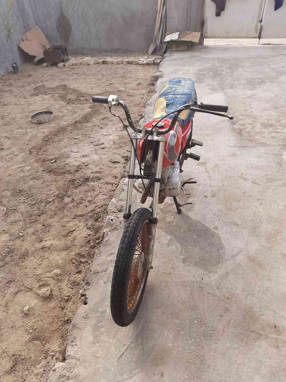 السلام عليكم للبيع تايكر موديل ١٩ كلك شغاله السعر ١٥٠ وبيه مجال مكاني حله الشراي يتصل ***********
