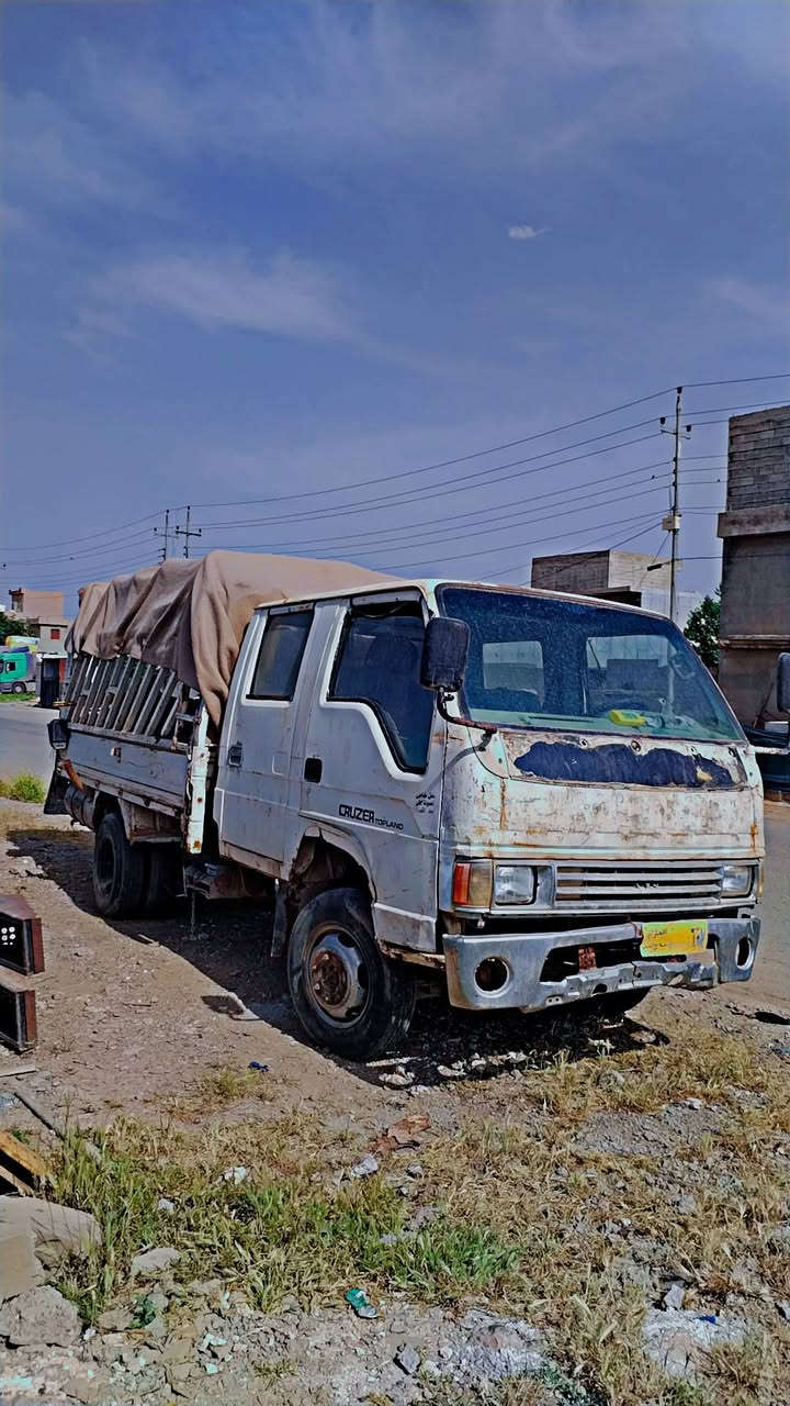 ئاسۆزی ئەکسل و گیرومەکینە کەیەیا بەشەرت2700
بریک پیشێ کراوەتە دەبل دیسک ئارمی پلاستیک سلیمانی 
ناوە بۆدی تەنکی 1300لیتری بۆ گاز  
سەیارە دووای دەڕاسە $26
***********
***********
