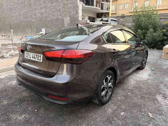 كيا فورتي موديل 2017   
محرك 2000 دوش 
كير ATM
تحكمات 
وضعيات قيادة 
ويل كب 
منضومة زنون + كشافات 
ضررها قطعة واحدة جاملغ صبغ فقط 
بدون دواخل بدون ايرباك بدون تبديل
ماشية 96 
المكان بغداد الدورة 
السعر 113$ وبيها مجال 
شراي اتصل وتدلل (***********)
