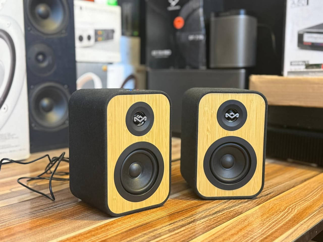 marley uplift speakers 
للاستفسار يرجى مراسلة الصفحة


**إذا كنت صاحب هذا الإعلان وتريد حذفه لأي سبب، رجاءا أرسل رسالة إلى الدعم الفني**