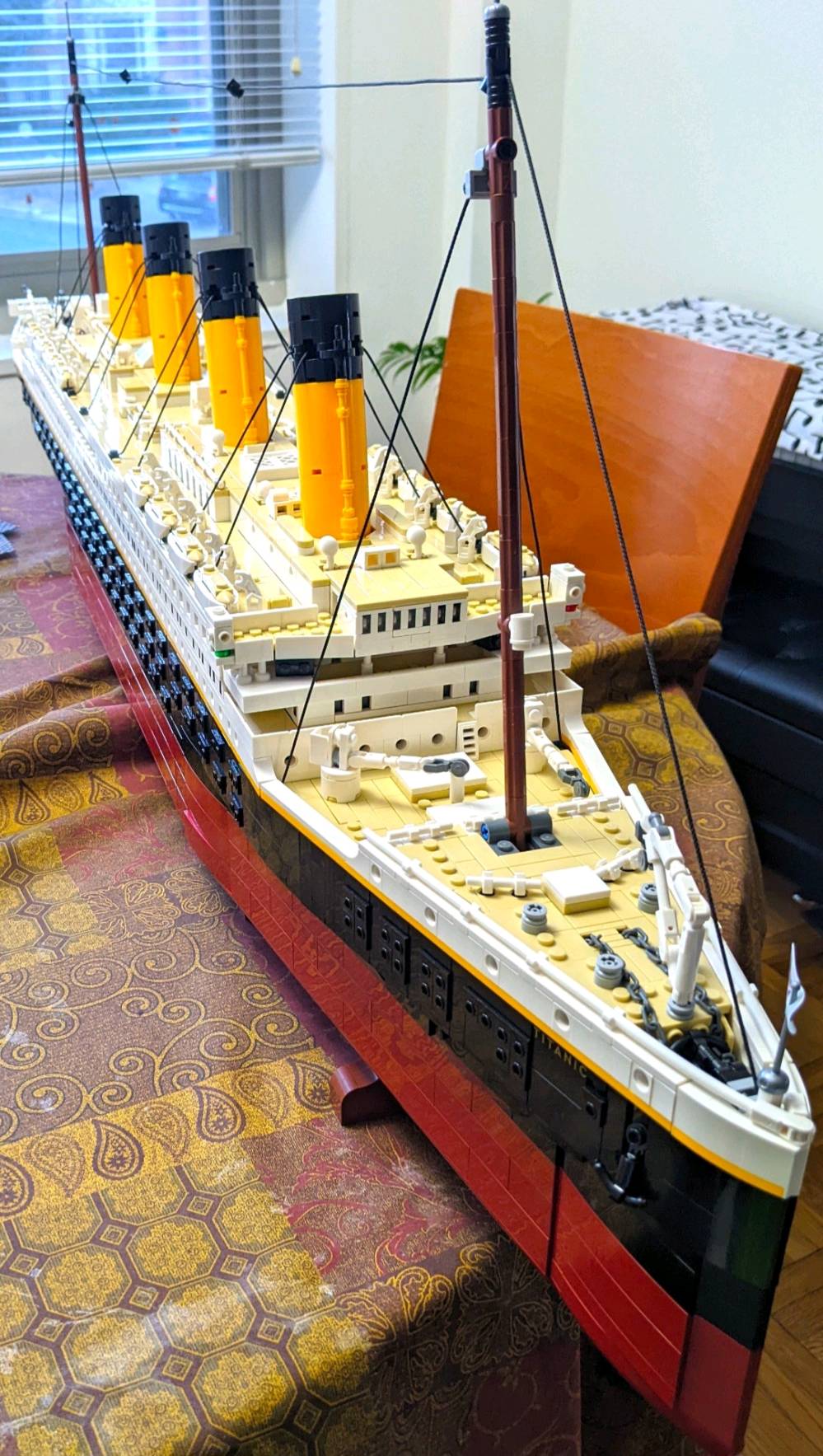 ليكو LEGO Titanic 10294
نسخة ضخمة ومذهلة
عدد القطع: 9090 قطعة 🧱
الطول: 85 سم 📏
الوزن: حوالي 6 كجم ⚖️
التفاصيل: نسخة دقيقة تحاكي سفينة RMS Titanic الحقيقية مع المداخن الأربعة، القوارب، والسلالم الداخلية.
الاستخدام: ديكور رائع للمكاتب أو غرف العرض، وهواة الليغو ومحبي التاريخ.
💬 للإستفسار والحجز: دايركت