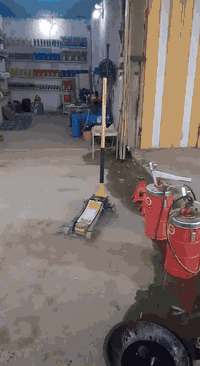 سلام عليكم غراض بنجر البيع تاروسة 250ل +خالعة +غراض بنجر كاملة +دهن الله شاهد مستعمل أقل الشهر لاتصال ع الرقم ***********
