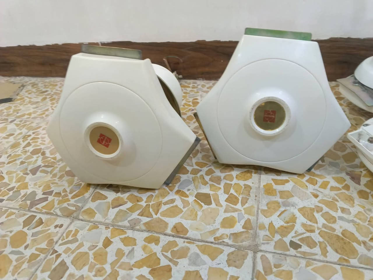 السلام عليكم ورحمة الله وبركاته جبنالكم تحفه فنية من اندر النوادر مراوح ناشيونال سقفية كاملات شغالات نظيفات ابيع شلع القطعه نظيفات وشغالات مكان موصل يوجد توصيل كافه محافظات العراق السعر خاص رجاءأ


**إذا كنت صاحب هذا الإعلان وتريد حذفه لأي سبب، رجاءا أرسل رسالة إلى الدعم الفني**