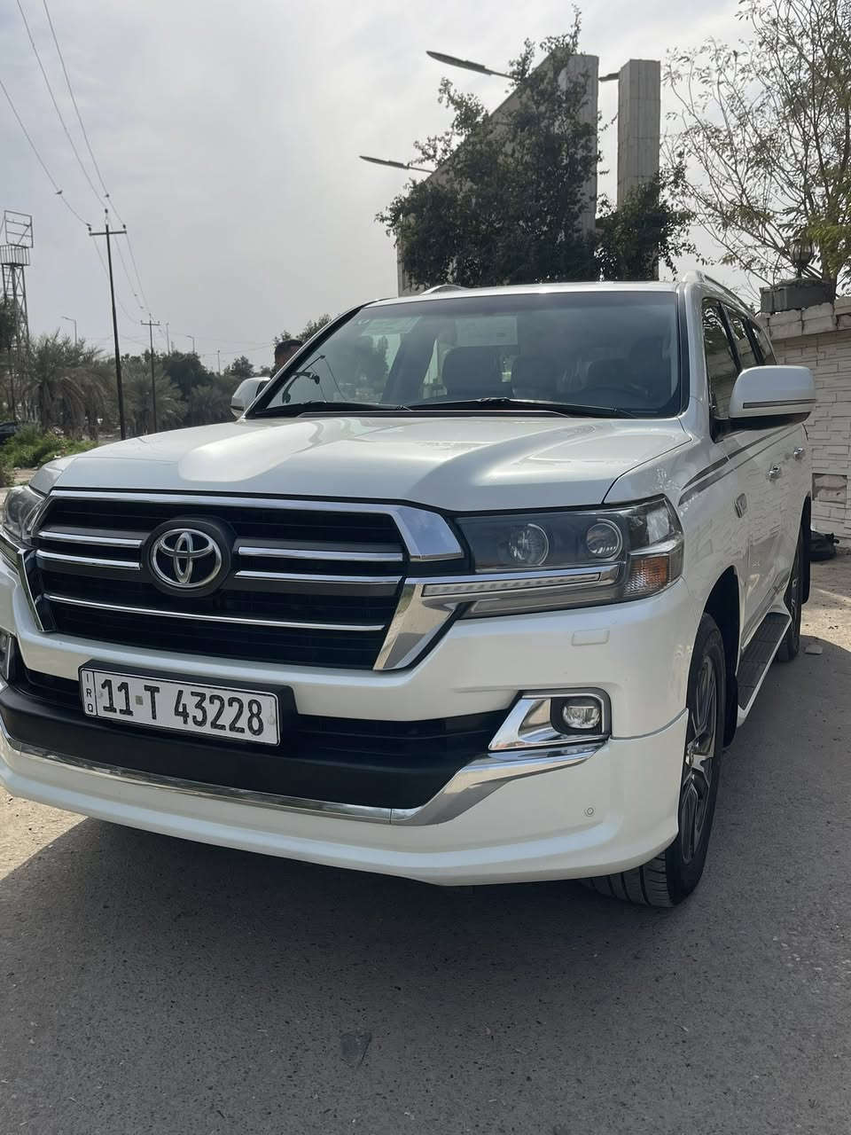 السلام عليكم تويوتا لندكروز موديل 2020ساااز باب اول سياره معروفه موصفات الساز  فوول الفوول تجي مكفوله من الصبغ سونار مرفق مع المنشور ماشيه 67الف بس بارد بسيط بين الجملغ ولباب رقم بغداد تحويل مباشر السعر 54 الف دولار وبيه مجال حك الجيه العنوان بغداد البياع ***********/***********
