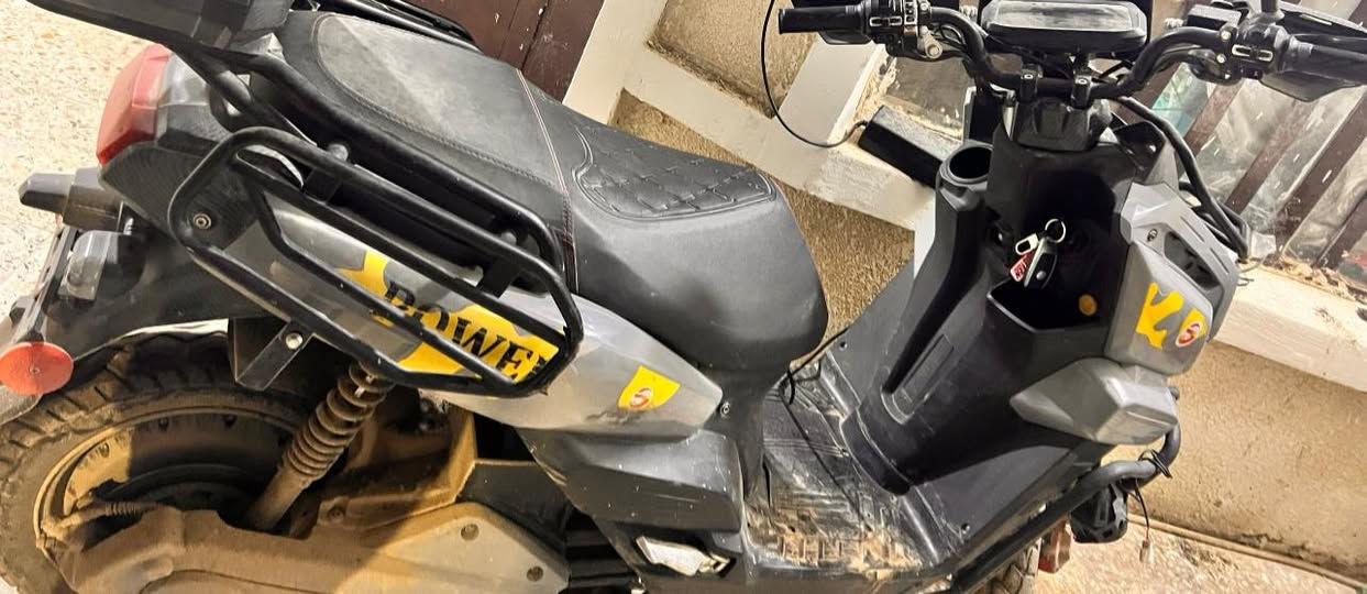 السلام عليكم دراجة نوع اباتشي لون رصاصي تحتوي على 6 بطاريات ليثيوم  ضمان البطاريات 3 سنوات بيها ميزة مانع انزلاق موديل. 2025 درع  جانبي وامامي و خلفي و تحت المحرك والبطاريات مواصفات عالية السرعة تصل الى 95 k/m. 
ميزة التحكم عن بُعد بصمة

هذا الوصل مشتريها بمليون و ٦٠٠ نقد السعر حالياً مليون و ٣٠٠ وبيها مجال
 
 
مستعجل ع البيع اليوم قبل باجر 

للإستفسار اكثر الاتصال على الرقم 
(***********)
