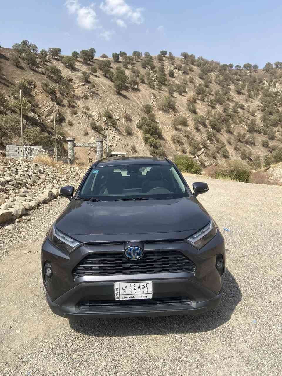 تويوتا راف فور هايبرد XLE 2022 Premium
للبيع 
•عدد الكيلومترات المقطوعة:80الف ميل
• المحرك: 4 سلندر سعة 2.5 لتر (2487 cc)
• نظام الدفع:AWDدفع رباعي
• مقاعد:  جلد 
 • المقاعد الأمامية بتحكم كهربائي (سائق بـ 8 وضعيات)
 • تكييف هواء أوتوماتيكي مزدوج المناطق
 • فتحة سقف 
 • زر تشغيل بصمة + دخول ذكي
 • نظام Apple CarPlay وAndroid Auto
 • نظام صوتي بـ 6 سماعات 
 • منافذ USB + بلوتوث
 • كاميرا خلفية 
 • شاشة معلومات أمام السائق 4.2 إنش
 • 7 وسائد هوائية
 • نظام المكابح المانعة للانغلاق (ABS)
 • نظام توزيع قوة الفرملة إلكترونياً (EBD)
 • نظام الثبات الإلكتروني (VSC)
 • نظام مراقبة ضغط الإطارات (TPMS)
 • مساعد صعود المرتفعات (HAC)
 • تحذير النقطة العمياء + تنبيه حركة المرور الخلفية
 • جنوط ألمنيوم 18 إنش
 • مصابيح أمامية LED بالكامل
 • إضاءة نهارية LED
 • شنطة خلفية كهربائية
 • مثبت سرعة ذكي 
 • خطوط مساعدة للقيادة على المسار 
 • تنبيه ما قبل الاصطدام
•حادث: فقط باب السائق 
رقم الشاصي: 4T3B6RFV8NU086210
مكان السياره:بغداد
رقم الهاتف:***********
