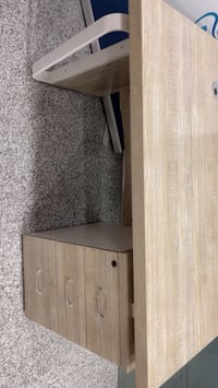 ميز مكتبي • نظيف ١٠٠٪ • شارع فلسطين