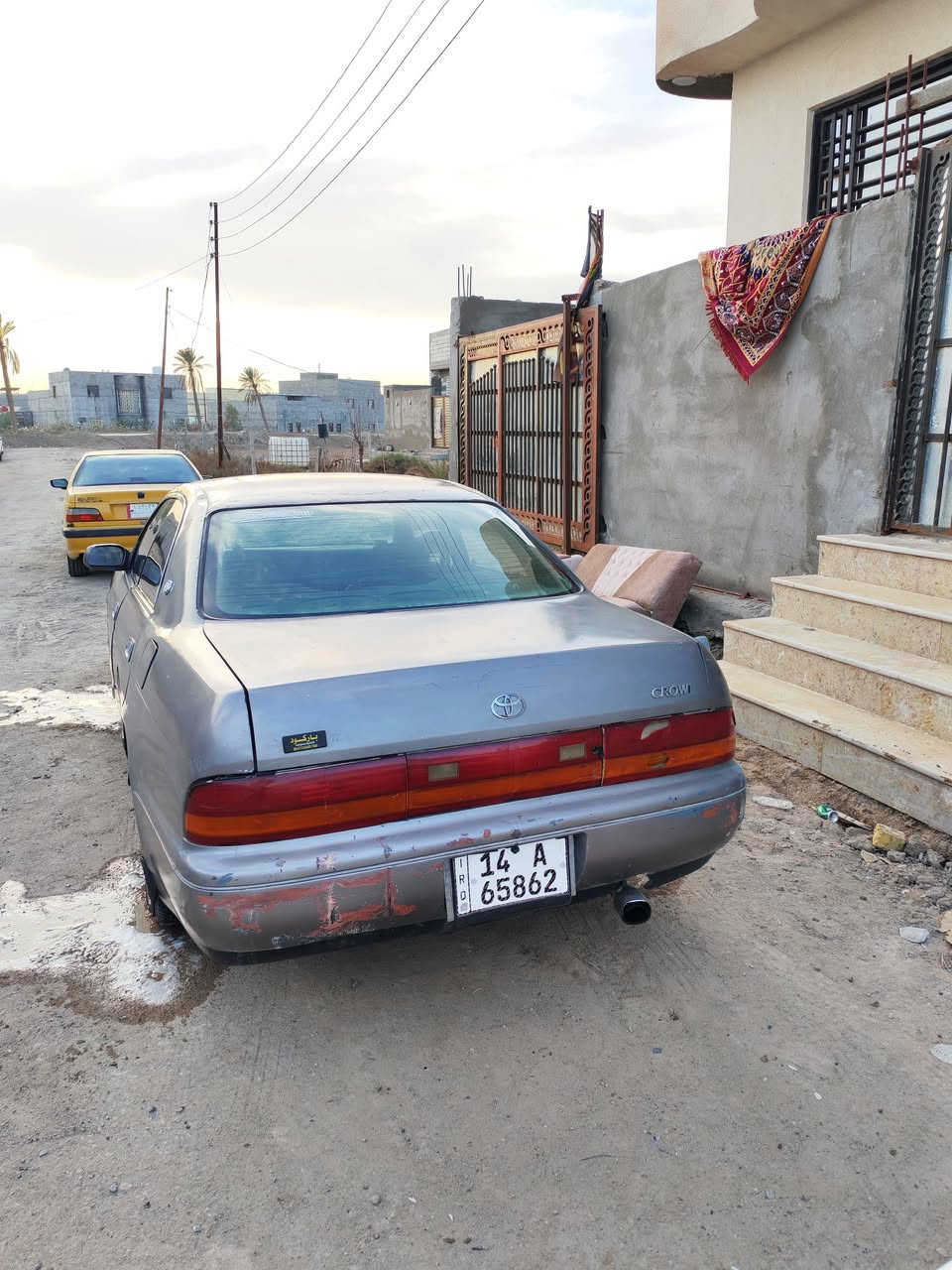 السلام عليكم بطه متصل مديل92 سنويه 29 السياره بسمي تحويل ثاني يوم مكفوله من الكص والنقل ولبدي شوف العين مابيها ضربه قويه تخم تاير جديد مكينه جديدوكير جديد حداديه 90‎%‎ تبريد شغال عوزه بس ترتيب خراطيم السياره جاهزه من كلشي مكاني بصره الجزيره السعر 47 وبيها مجال بسيط حك الجيه ***********
