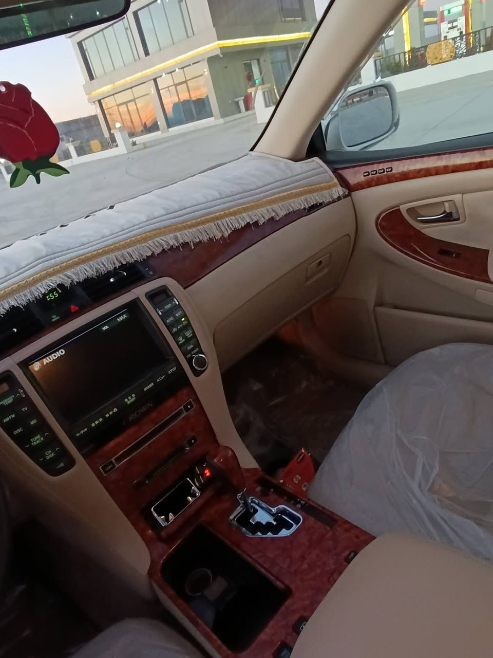 سڵاو 
182 بڕاوە بڕاوە
دەبڵو لەوی RS
3 دووگمە
3پەردە
سڵاجە
تەبرید مەرکەزی
4کوشن کارەبا
سوکان حەیزەران سوکان بەیبی
چرکەی تیا نیە
دەعامی بۆ دەعامی بەشەرت
هەرچوار تایەو ویلەکەی لۆک لۆکە
هەمووی مانگیکە چوار تایەی لۆکی بۆ بەسراوە
ڕۆنی گیێڕو مەکینەی تازە گۆڕاوە 
سەیارەی ماڵانە سەیارەی معرز نیە 
یەک سەنت مەسروفی تیا نیە 
***********
