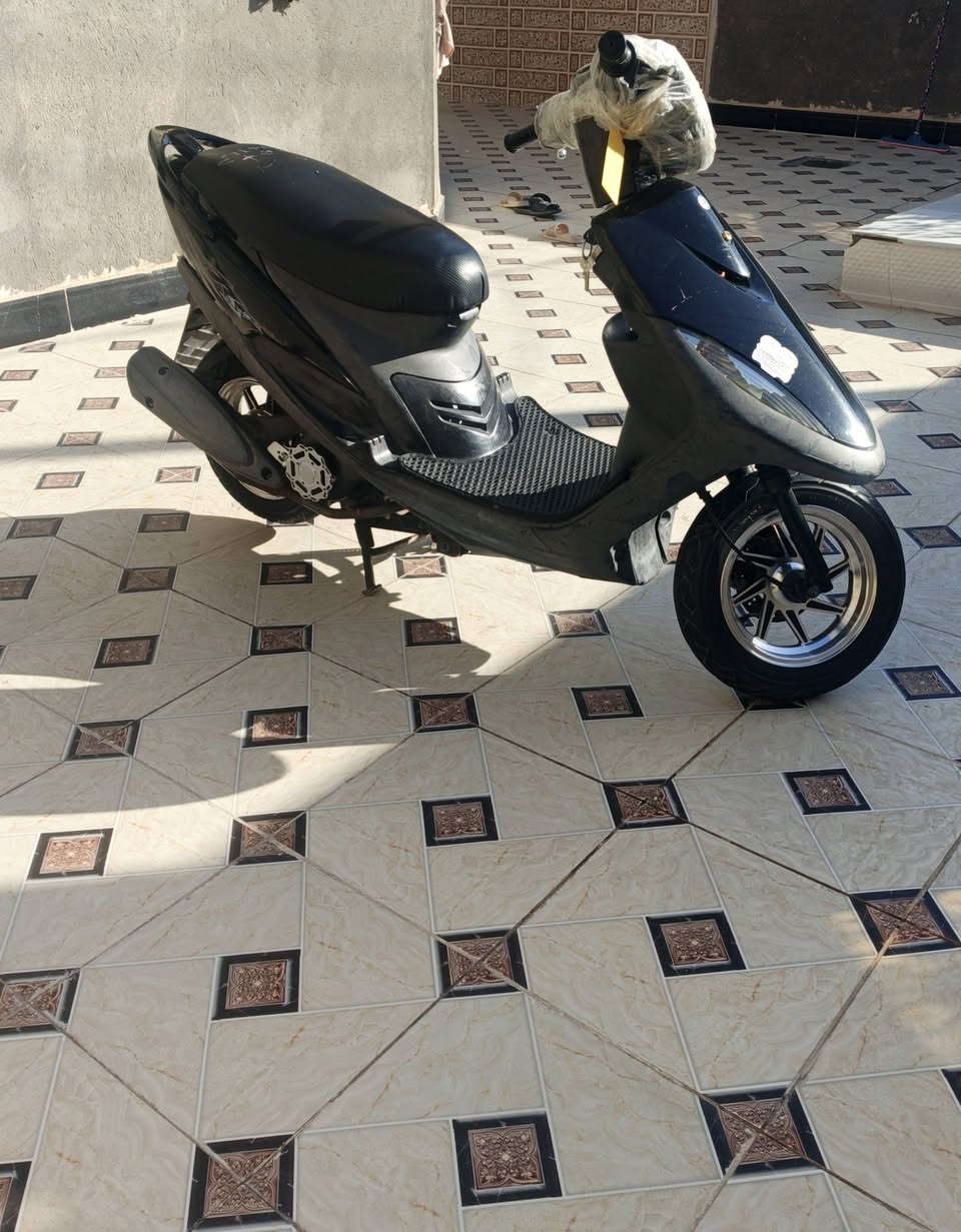 السلام عليكم...
ماكس عدلة للبيع 
دراجة جديدة برغي ما مفتوح منها 4 أشهر صارلها 
مزودة:
كلچات رياضي 
دبل ويل نجمة 
قبق فلاوين 
وقطرة 
يدات بريك رياضي 
دراجة تخبل عوزها باتري فقط 
الدراجة شلعة ومعدل الشراي متواجد واتساب
السعر (مليون) وبيها مجال قليل 
***********
