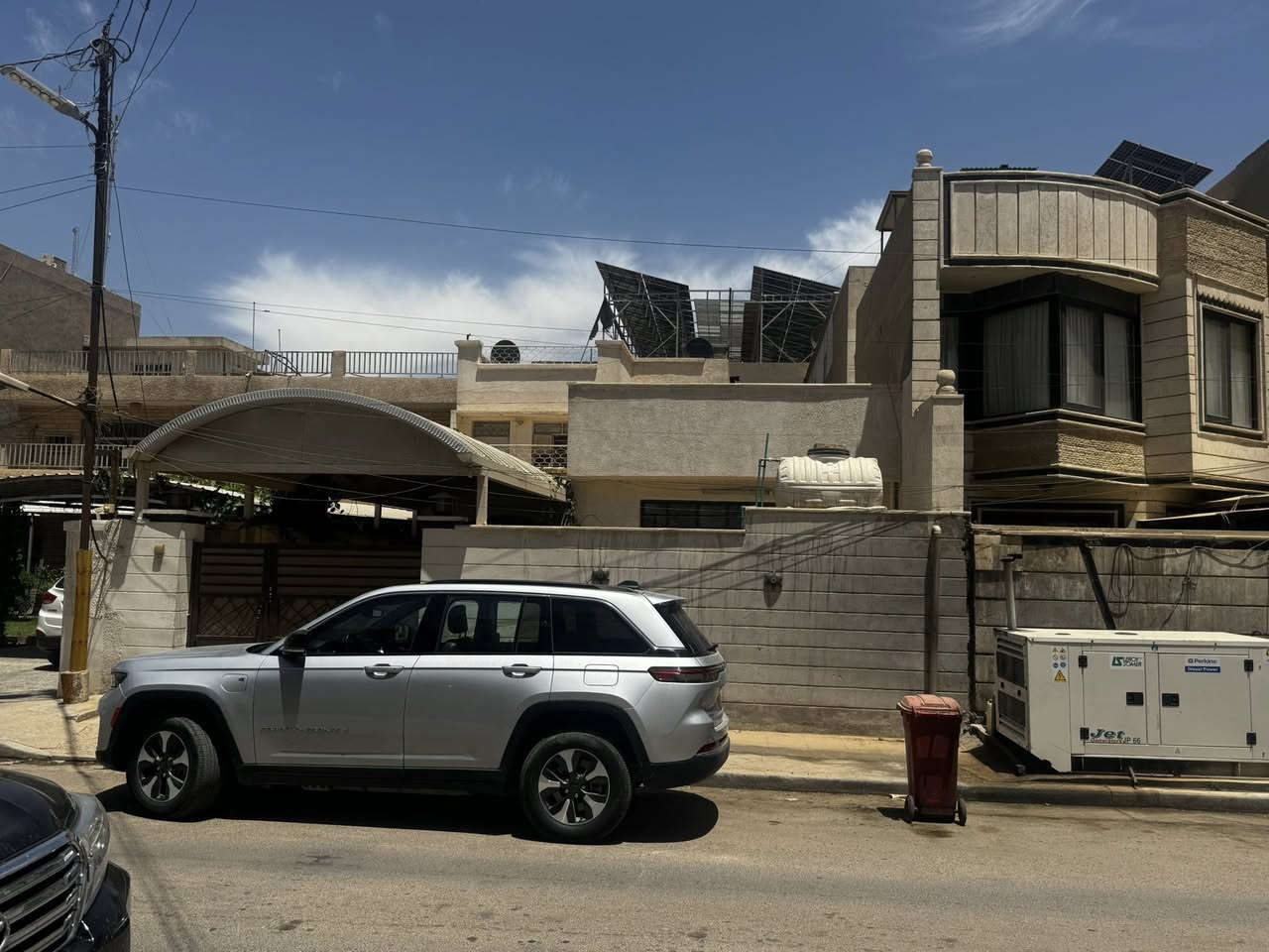 دار للبيع عرصات الهندية جهة السدة 

المساحة 300 متر 

الواجهة 10 متر 

للتواصل على الرقم *********** مهندس اسامة
