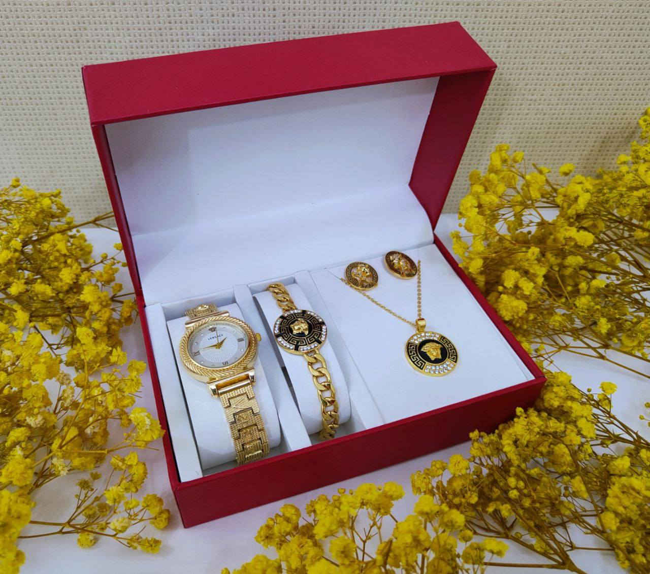 يتوفرت بوكسات ساعات نسائية 
كافه الموديلات والتصاميم متوفرة 
يتوفرت اسماء الاحرف.. 
سارع بالحجز... 
التاج الذهبي 
واتساب
 ***********
