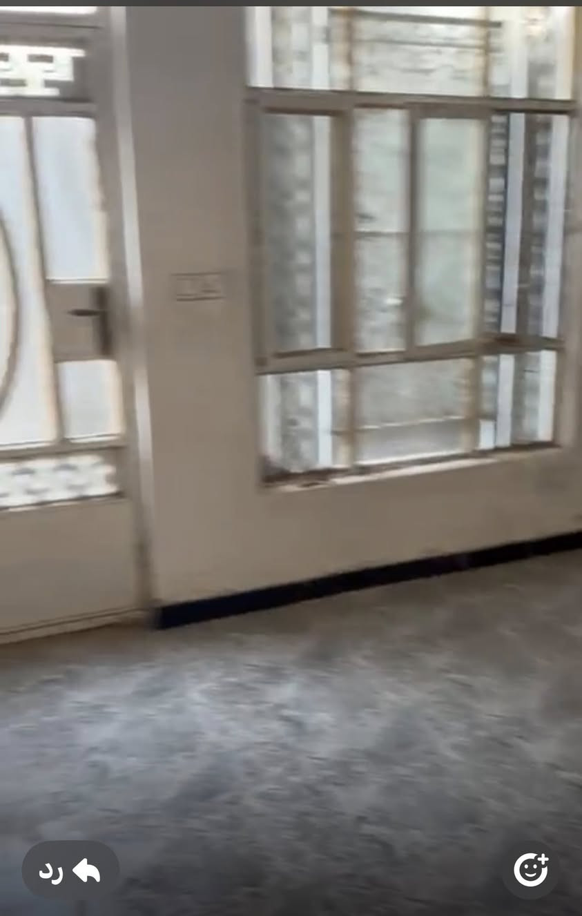 بيت للبيع زراعي (وقف)بكميره خلف جامع حجي صبر يحتوي ع مدخلين للبيت  وهول وحولي كبير ومطبخ وخدمات والطابق الثاني يحتوي غرفتين نوم وخدمات  مساحه 60متر 
هاتف ***********  وات ساب او اتصال
