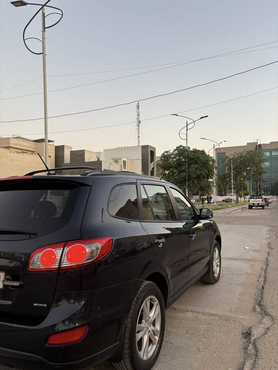 سلام عليكم
النوع :سنتافيا 
الموديل :2012
اللون :فيلي 
العداد ؛90،000 قابل للزياده 
الضرر:سرقه جاملغ وصبغ الباب وبالعراق انصبغ الباب الخلفي والداير مال جاملغ
المواصفات:لمتد اعلى مواصفات 1/1
1:فتحه سقف
2:كشنات جلد 
3:تدفئه كشنات اماميه 
4:قطعتين تبريد 
5:مري كهرباء 
6:جام اوتو 
7:مسند للكشنات الخلفي 
8:جام كهرباء 
ملاحظه السياره تباع مع الرقم 72720
وباقي المواصفات المعروفه بالسنتافيه 
مكانه بغداد اليرموك مقابل جامع الشواف 
للأستفسار اكثر اتصل ***********

