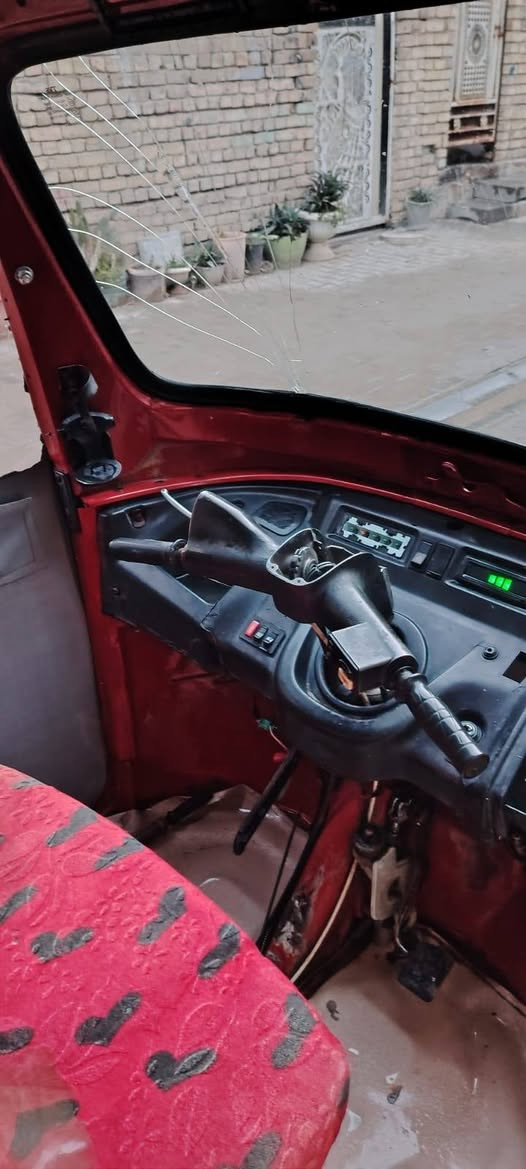 السلام عليكم تكتك Tvsللبيع موديل 18مكينه مال 22لا ضربه ولا صبغ تكتك خير من الله عنابير جدد جادر جديد بوربرنات جدد لقم تكتك كبل للشارع متذب عليه ربع السعر 2500وبيه مجال مكاني بغداد الشعله رقم ***********
