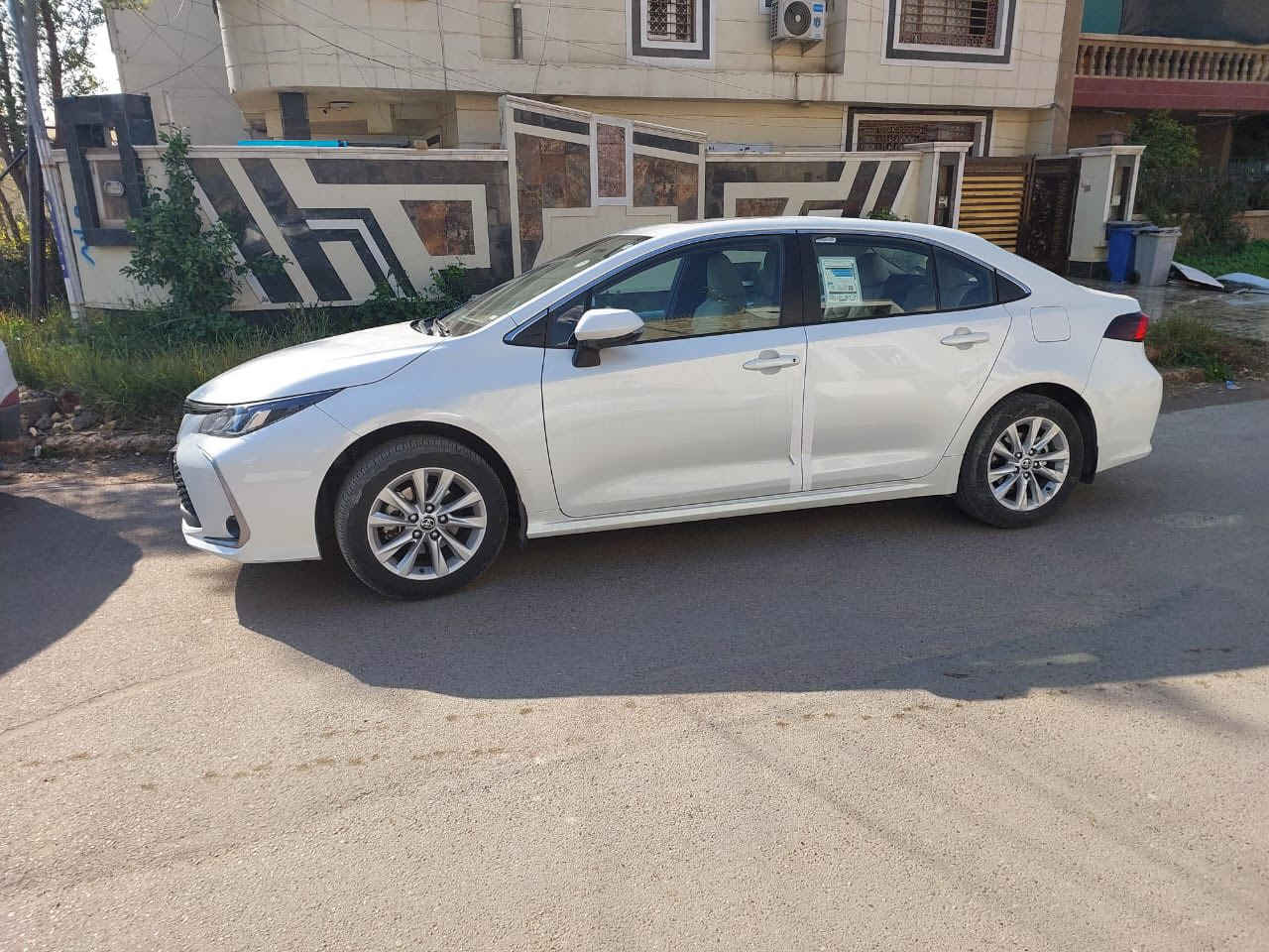 السلام عليكم  كورلا وكالة ساز  موديل 2023
ماشيه 30 الف كيلو ضربتهه مثل ما موضح بل صوره مبدل قبغ جنطه اصلي للاستفسار  *********** واتس اب
