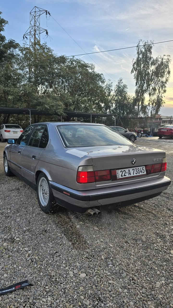 السلام وعليكم احبتي السعر 48بي مجال
‏Bmw  لون رصاصي   

 525 اصل فصل 

موديل91 بلاد 

رقم اربيل جديد دولي    وكاله عامة محرك مسكر 

كير اوتو ماتيك تبريد

السيارة جاهزة مابيهه نقص

4 تايرات جديده

حدادية ورا وكدام بشرط

كير محرك جديد مكفول 

تحويل ثاني يوم 

***********
مكان السياره ديالى خانقين
