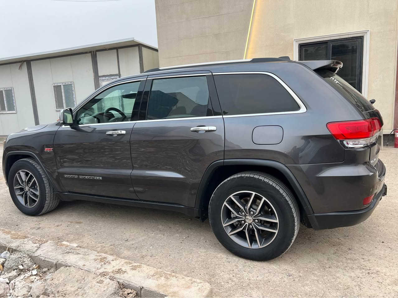 السلام عليكم جيب مديل 2018  هيمي 
محرك V8  5700  
ماشيه: 118 M
حادث جاملغ وبنيد فقط 
توقف ذاتي 
رقم بغداد 
فول مواصفات عدا الفتحة 
دفع رباعي 
كاملة من كولشي 
مكانها بغداد ،الكرادة، قرية دجلة 
للاستفسار اكثر الاتصال ع     ***********
السعر :205 بغداد, العراق
