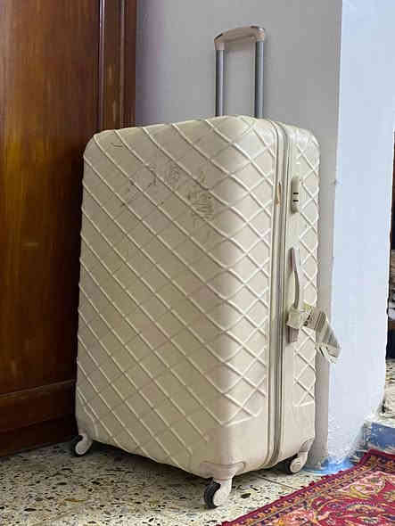 السلام عليكم أغراض للبيع المكان بغداد المنصور حي دراغ للتواصل واتساب *********** او ر
