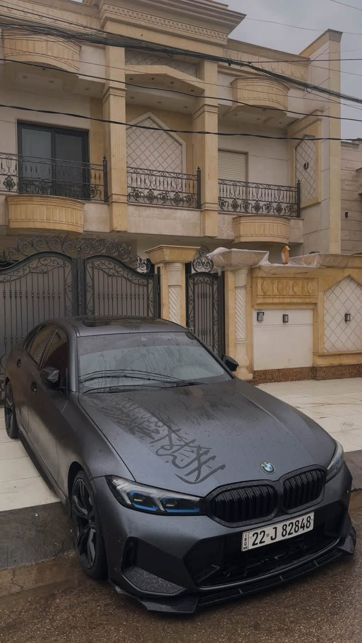 سلام عليكم BMW 330i للبيع
موديل 2022 
ماشية 49 الف ميل
بدون ايرباك 
عليها ppf مات 
وكت M دعاميتها البلادية موجودة هم
مواصفات معروفة من خزن ميموري و سلايد
رادار وتوقف ذاتي وتحديد مسار 
وباقي المواصفات كاملة 
الصندوك مبدل نفس اللون والجاملغ الامامي والخلفي صبغ 
السعر 245$ وبيها مجال
مكاني بغداد ***********
