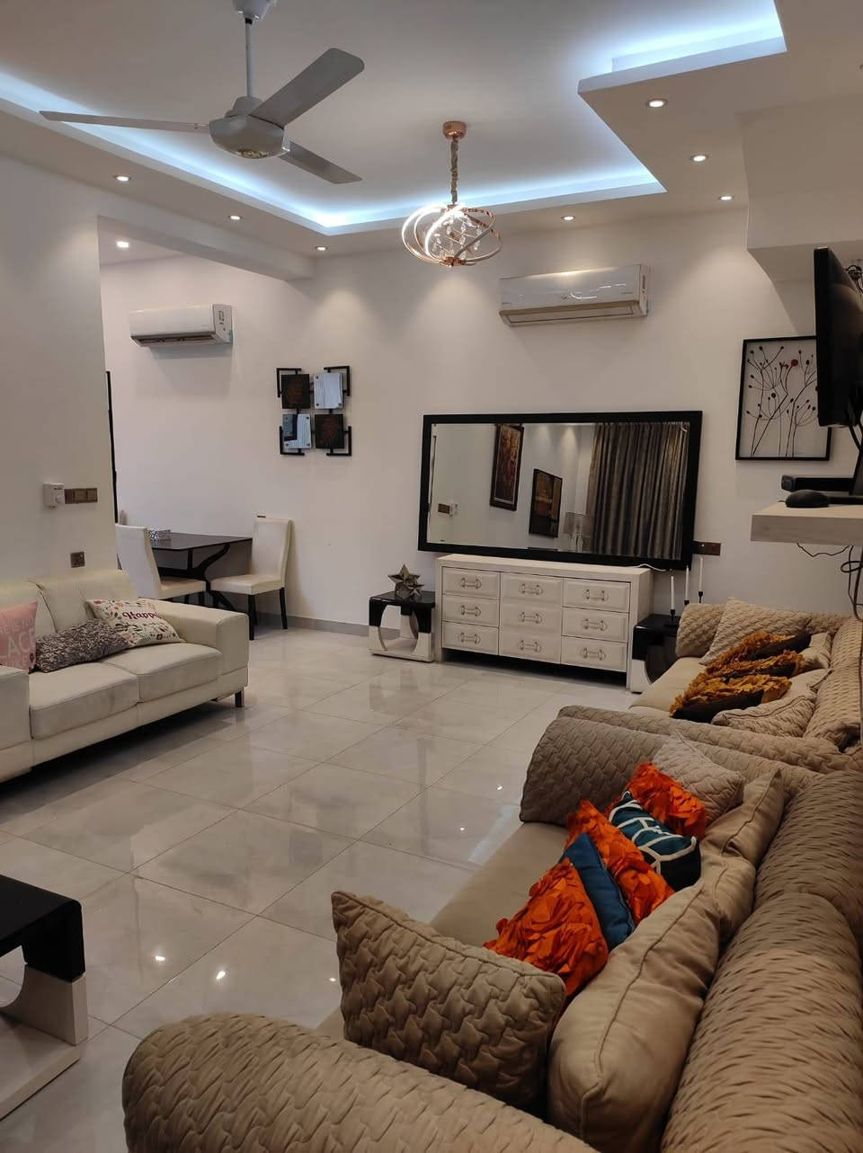 شقه ارضيه مؤثثه بالكامل
في حي القادسيه تتكون من 1غرفه وصاله
***********
