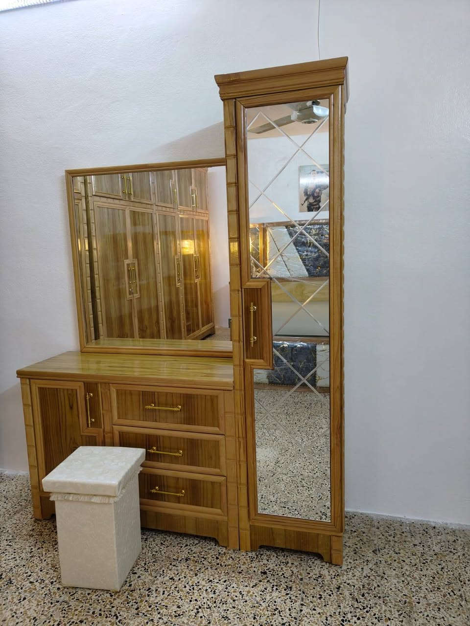 بالتقسيط☑️ بالتقسيط☑️ بالتقسيط 
جديد وحصري 🔥
            من معرض 🔥🔥🔥
ــــــــــــــــــــ عبدالله الشاهين للاثاث ـــــــــــــــــــــــــ
غرف نوم عراقي 💥
فصال تركي حسب الطلب💥 
معاكس 5 ملم 💥
صبغ حراري 💥
اسعار تنافسيه 💥
تركيب ونقل داخل الموصل مجانا 👉👉
البيع عن طريق الماستر كارد 👉
يوجد توصيل الى جميع محافضات العراق 👉
للاستفسار الاتصال او المراسله على الواتس اب 
***********📞
***********📞
***********📞
