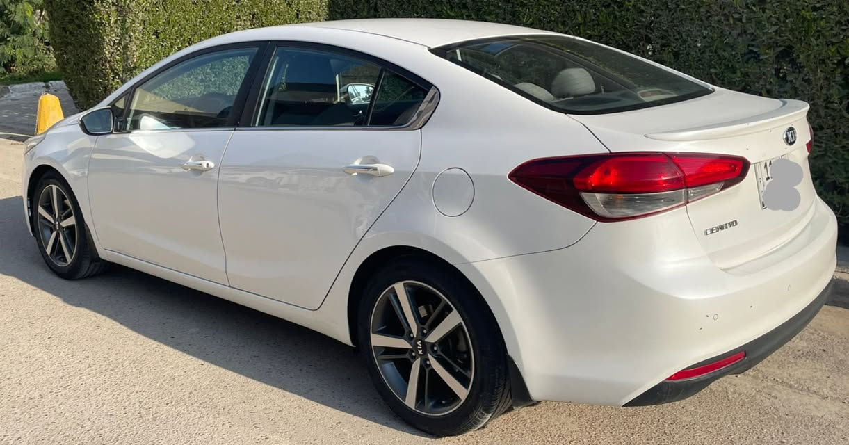 السلام عليكم للبيع سيراتو خليجيه موديل 2017 فول مواصفات فتحة بصمه محرك 1600 مكفوله سياره عده بارد بل هلال موضح بل صور  الاتصال ***********
