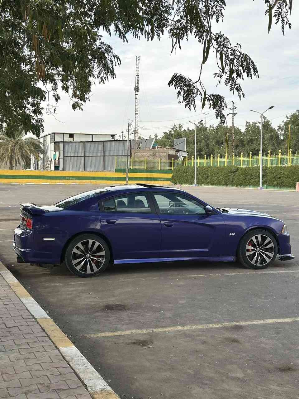 السلام عليكم تشارجر 2014 srt اصل السياره بيهه تغيير لون من ابيض الى بنفسجي شواصي لغود كله كفاله حوض اي دواخل ما بيها
السياره فول 1/1 
فتحه
كشنات خزن
كشنات تدفئه تبريد
تدفئه ستيرن 
الدوسات الي البريك والبانزين يصعدن وينزلن 
الستيرن كهرباء 
ماشيه 112 الف ميل حقيقي
رقم بغداد هزه وسنويه جديده
بلسنويه 6400 وبنفسجي
السياره عليها بس طابوكه 5700 الباقي التفرعات كلها عالاطلاق 6400 حته الثلاجه 6400 
وهاي الغراض الي الي عليها:
 دركه كاربون فايبر 
غرفه srt احمر مختم 
فجوج برمبو 4 بستم 
اكسل قفل 
ثلاجه 6400 
بلكات ريسنك 
مجاول ٦٤٠٠ 
شاشه srt 
كيجات امهات العلامه ال srt 
ويل srt الاصلي
كام شفت srt 
بساتم srt 
اول بم هلكات 
ابطاله هلكات 
ثروتل srt
برمجه طلقات
برمجه فصله
برمجه كت اوف
ما اريد اسولف بالاسعار بس الي يعرفون همه يقيمون لان اكو ناس تبخس بحلال العالم
ومكاني بابل والسعرب138 وبيها مجال بسيط واني خادم 
للاستفسار ***********
***********
