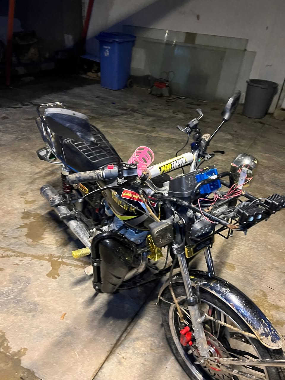 سلام عليكم ما طور. سيفان موديل23الماطور نضسف حيل ومحرك    ما مفتوح بس بي دخن خفيف بدايه وسعره مناسب الرقم***********
