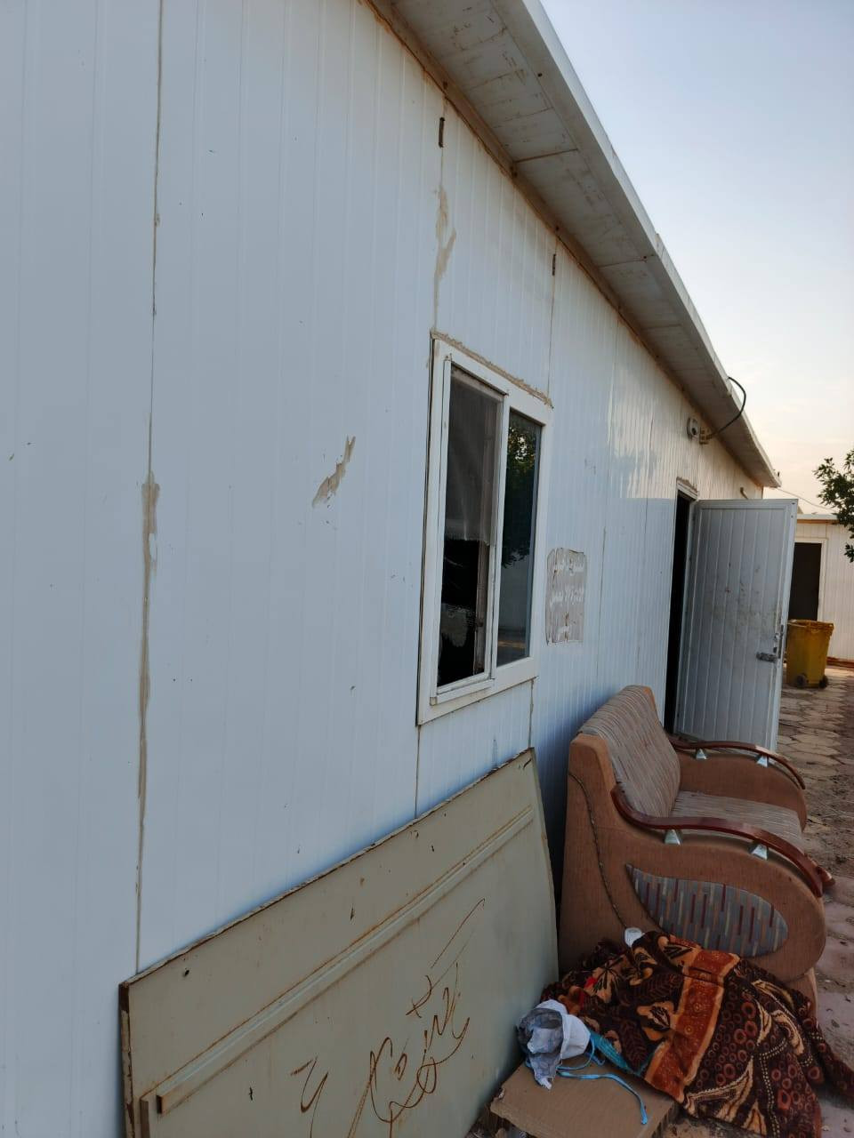 كرفانات للبيع عدد2 العنوان السماوه
مساحه الواحد منهن48
12×4
للتواصل ***********
