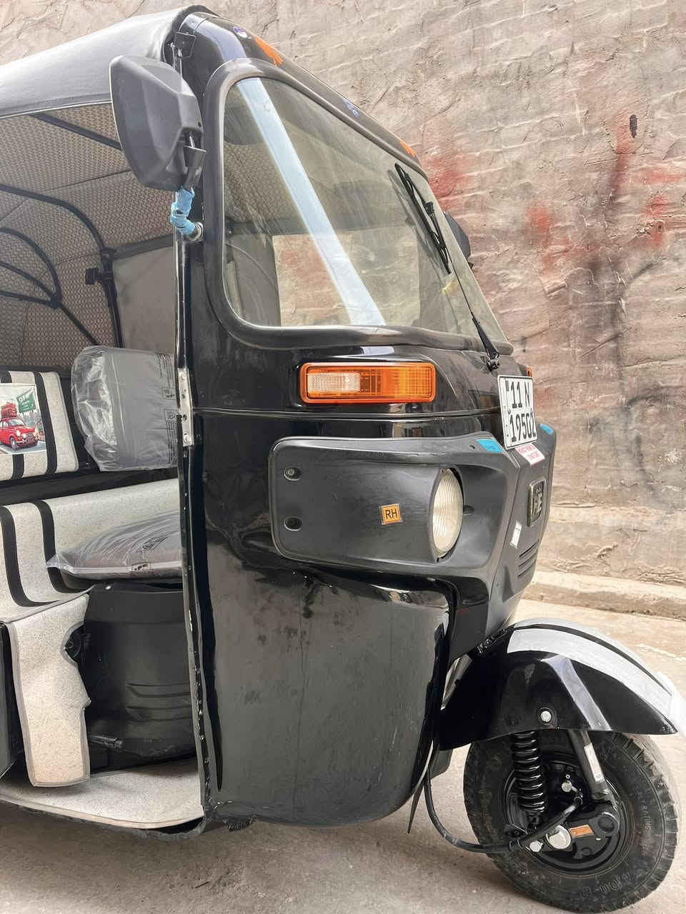 سلام عليكم تكتك للبيع 2020مكان الكماليه شارع لاصفر رقم الهاتف ***********
