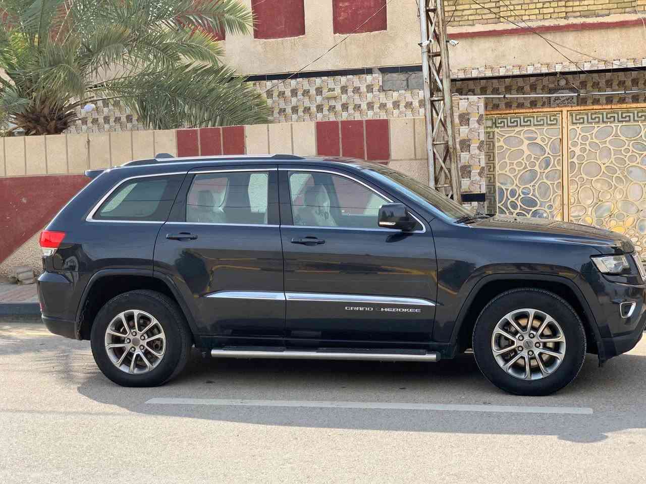 جيب ١٤خليجيه لاريدو مكفوله بسمي شاشه كبيره مكان السياره واسط قضاء الحي اتصل وتدلل رقم تلفون ***********
