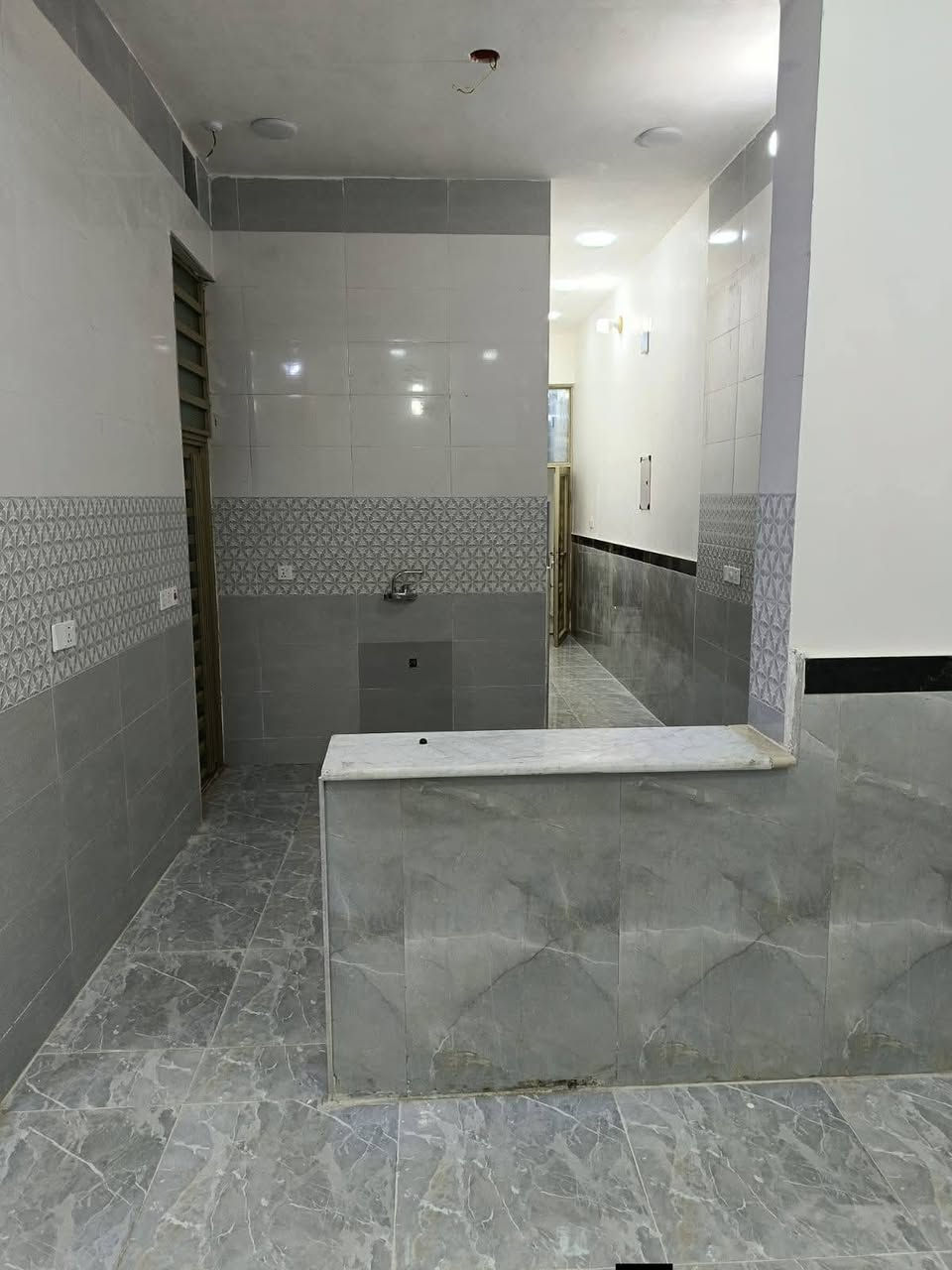 دار للبيع حي الغدير  قرب الفلكه مال قاضي  المساحة 100متر الإستفسار *********** اتصل@الجميع
