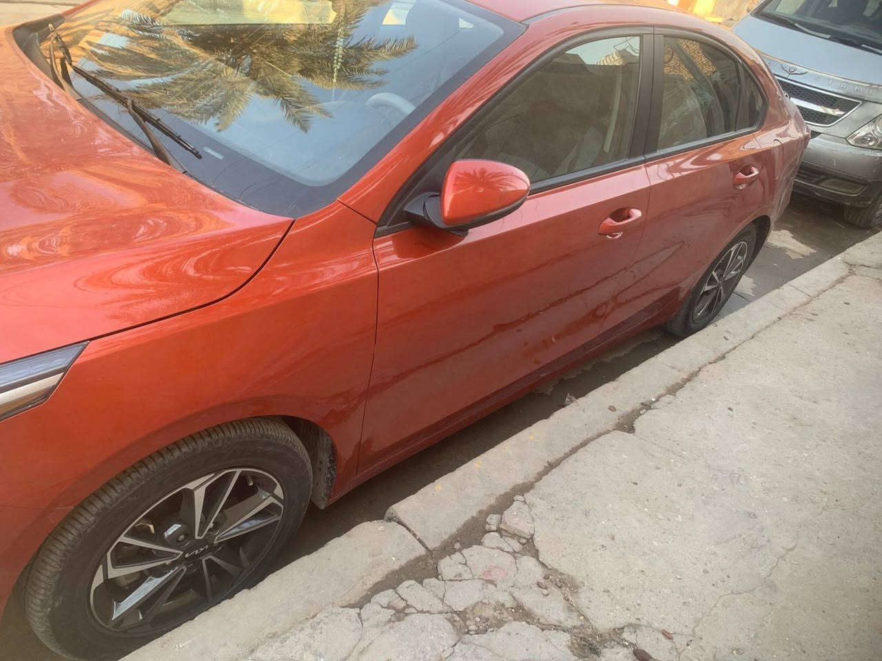 للبيع: كيا فورتي موديل 2023 – رقم بغداد
🔹 ترقيم جديد
🔹 هِزة جديدة
المواصفات:
محرك 2000 CC (دوش)
كير أوتوماتيك مع 3 أنظمة قيادة
رادار أمامي
مانع انزلاق
تحكم بالستيرن
شاشة تدعم Apple CarPlay
مثبت سرعة
قيادة ذاتية
ماشية: 43 ألف كم
باقي المواصفات المعروفة
الحالة:
السيارة نظيفة جدًا وعلى وضع الشركة
مع الكتالوغات والأرضيات
يوجد حادث سابق (موضح بالصور)
📍 المكان: بغداد – العبيدي
💰 السعر:159 قابل للمجال البسيط
📞 رقم الهاتف: ***********
