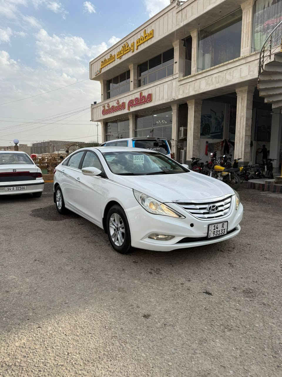 سلام عليكم للبيع سوناتا موديل 2012 وارد خليجي محرك 2400دوش سياره كفاله من الضربه والتبديل بيه رشات صبغ قليل تجميل سياره جديده محرك كير تبريد حداديه كفاله رقم بصره تحويل  سنويه مجدده رقم جديد تخم تاير جديد سياره جديده لا بارد ولا شخوط سعر 105 مجال كلش قليل بدون احراج/ ‏‪0777 375 1035‬‏/عنوان بصره قضاء الهارثه
