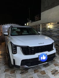 للبيع: كيا سورينتو 2025 (زيرو) 🚗 المواصفات:  * الممشى: 800 كم فقط * ال...