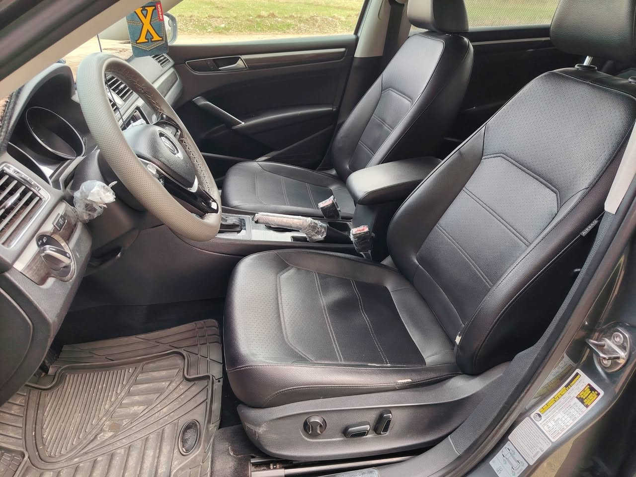 فولكس فاجن باسات موديل 2016
المواصفات : SE 
الممشى: 100mi قابلة للزيادة
لون : نفطي 
رقم سيارة : سليمانية انكليزي
بيها بطاقة بانزين 
المحرك: 4 سلندر (تيربو) المرغوب اقتصادي وقوي حجم 1.8
الضرر: بونيد وجاملغ سكن امامي تجاري ورصعات خفيفه جدا  
حالة الكير والمكينة : حالة الوكالة شرط الفحص
المواصفات:
فول ما عده البصمة 
سقف سلايد 
داخل ملكي 
كشن كهربائي 
كشنات تدفئه
كشنات جلد (اسود)
رادار امامي وخلفي 
كامرة خلفيه 
شاشة لمس أندرويد + AUX 
ويل كروم حجم 17 
تحكمات استيرن جهتين فول
مثبت سرعة 
وتحكم سرعة 
الأوامر الصوتية 
تحكم في الصوت 
كير اتوماتيك وعادي
مرايا جانبية كهربائية
اشاير بلمري
خاصية ميلان للمري
خاصية تدفئة المرايا الجانبية 
زر الطوارئ (SOS) 
فتحات تكييف خلفية
منفذ USB
قفل الأبواب المركزي
فرامل ABS + نظام ثبات إلكتروني ESP
وسائد هوائية أمامية وجانبية
تكييف ممتاز جدا حار/بارد
تحكم فتح واغلاق الجامات وفتح واغلاق  السلايد عن طريق الريموت
مصابيح الضباب
زر التحكم في شدة الإضاءة
مصابيح أمامية ناصي وعالي زنون  عدسات ب 200 دولار شديتها  
وبعد بيها هواي مواصفات معروفة 
 شرط التحويل والوكالة
 موقع السيارة: ( كركوك )
السعر : 140 وبي مجال بسيط
للتواصل: ***********
